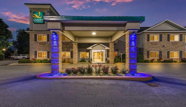 Quality Inn & Suites Hendersonville - Flat Rock