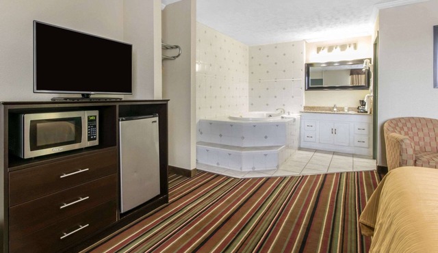 Quality Inn & Suites Horse Cave - Cave City