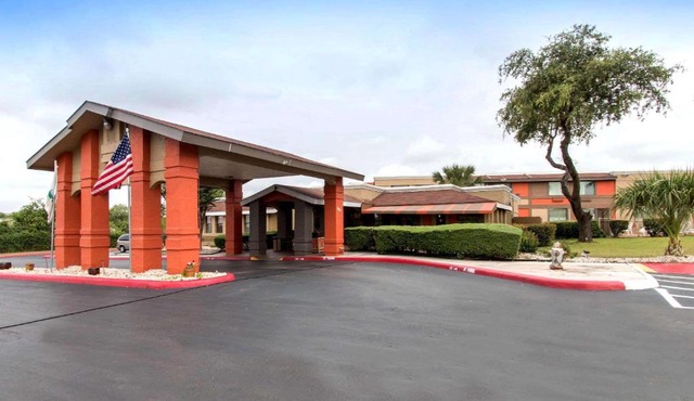 Quality Inn & Suites I-35 near Frost Bank Center