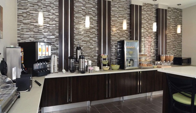 Quality Inn & Suites Kenedy - Karnes City