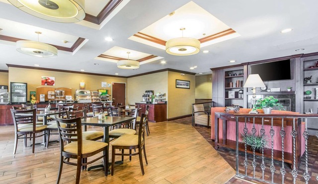 Quality Inn & Suites Lawrenceburg