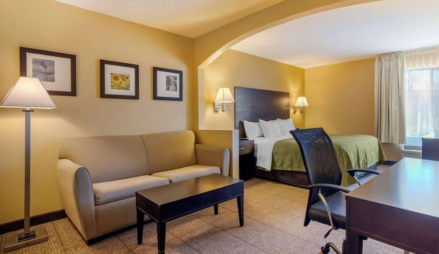 Quality Inn & Suites Lenexa Kansas City