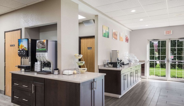 Quality Inn & Suites Lodi I-90