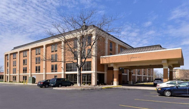 Quality Inn & Suites Matteson near I-57