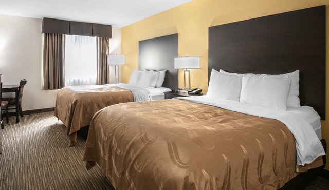 Quality Inn & Suites Metropolis I-24
