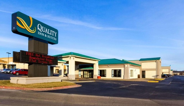 Quality Inn & Suites Moline Airport