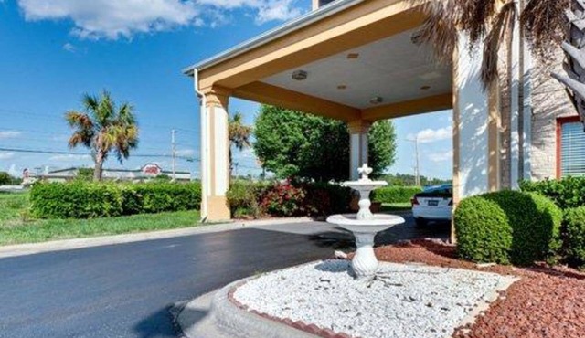 Quality Inn & Suites Monroe