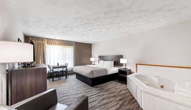 Quality Inn & Suites Munising