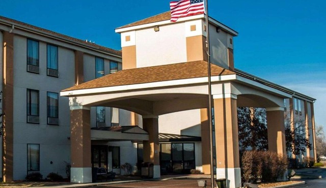 Quality Inn & Suites near St Louis and I-255