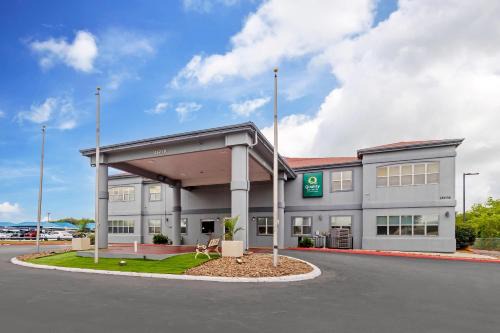 Quality Inn & Suites near six flags and medical center