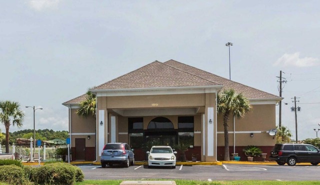 Quality Inn & Suites North Montgomery