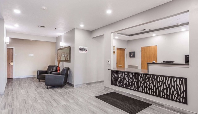 Quality Inn & Suites Omaha Chalco