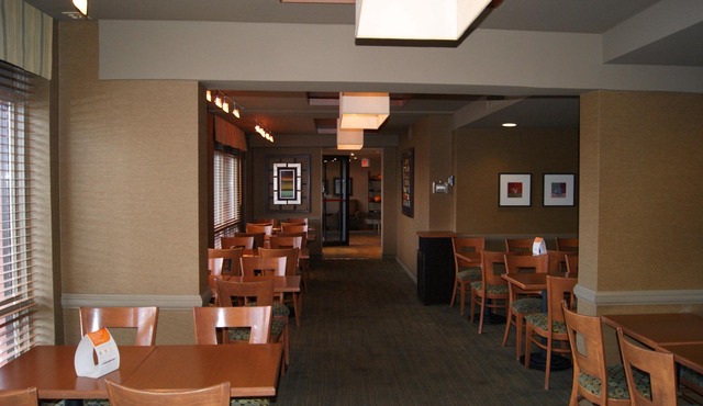 Quality Inn & Suites P.E. Trudeau Airport