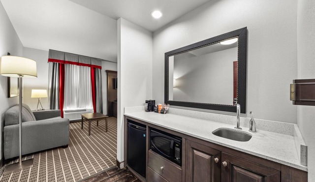 Quality Inn & Suites Pearsall