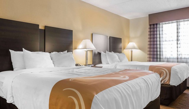 Quality Inn & Suites Pittsburgh Harmarville