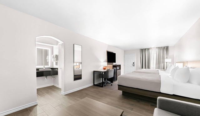 Quality Inn & Suites Port Lavaca near Lighthouse Beach