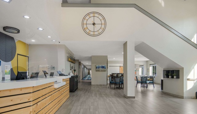 Quality Inn & Suites Roanoke - Fort Worth North