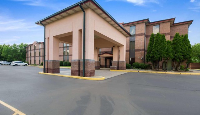 Quality Inn & Suites Sellersburg - Louisville Area