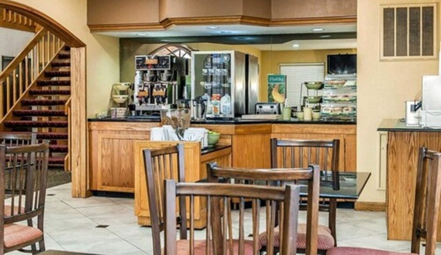 Quality Inn & Suites Shelbyville I-74