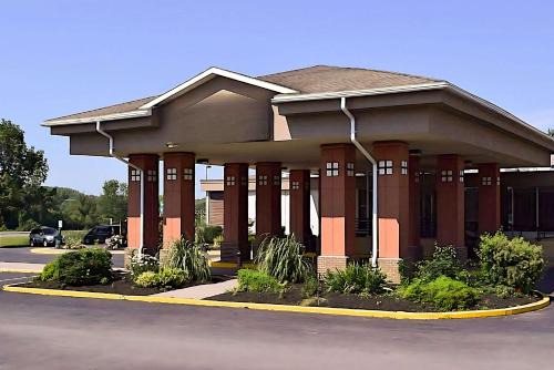Quality Inn & Suites Syracuse - Carrier Circle