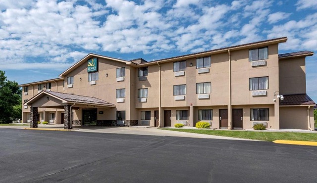 Quality Inn & Suites Warren