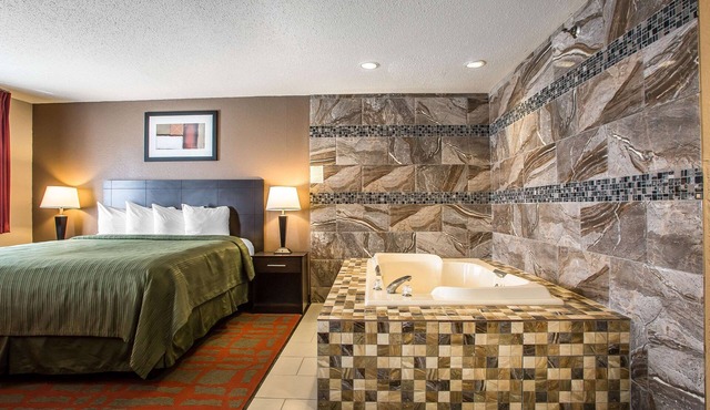 Quality Inn & Suites West Bend