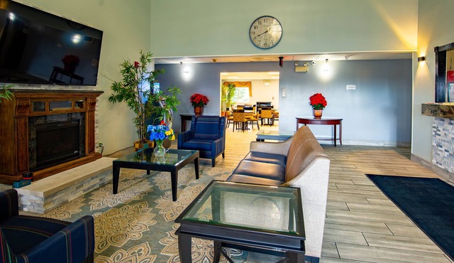 Quality Inn & Suites Woodstock near Lake Geneva