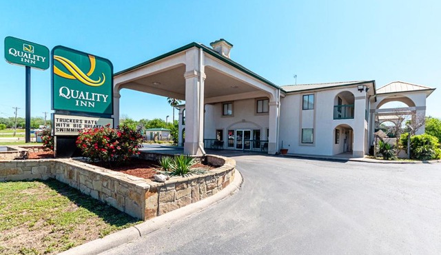 Quality Inn Three Rivers