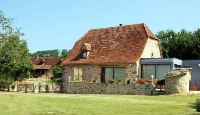 Quality Quercy barn, near Figeac, Rocamadour, St Cirq Lapopie