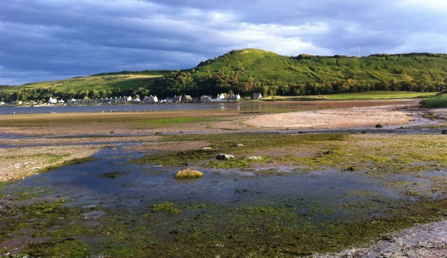 Quality Seaside Apartment short walk to beach. Licence Number AR02446F