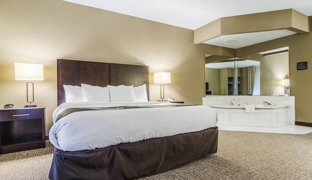 Quality Suites Graham - Burlington South