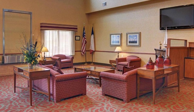 Quality Suites Near Cedar Creek Lake