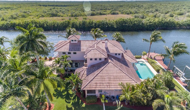 Quality ~SW~ Cape Coral Waterfront Estate