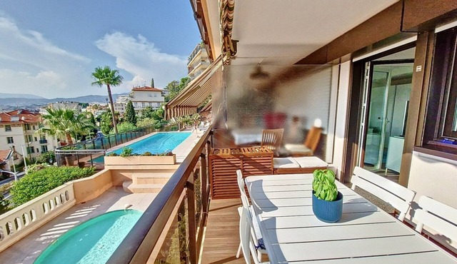 Quality-Time in Nice, apartment with great sea view and pool near the port