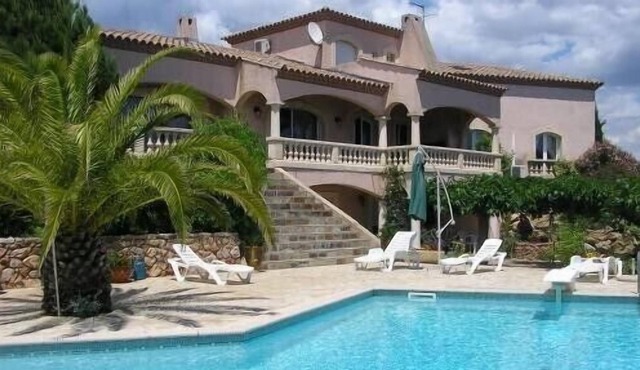 Quality villa up to 7 people near Agde, large heated pool over Thau Lagoon