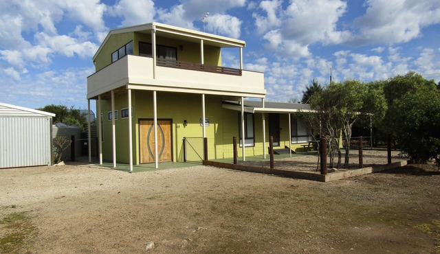 Quandong Beach Shack - short walk to the beach! Off peak special! Free Wifi