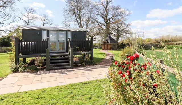 QUANTOCK VIEW, family friendly, with hot tub in Milverton