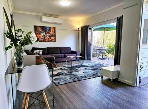 Quantrill Avenure Retreat