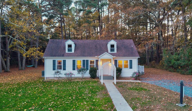 Quarterdeck cottage at Swan Cove Manor - A cozy stay for up to 4 people