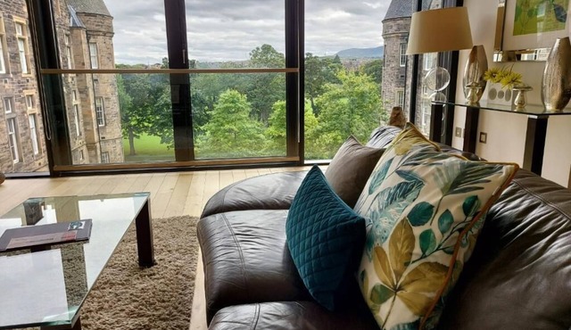 Quartermile Luxury Apartment - prime location, amazing views & safe parking