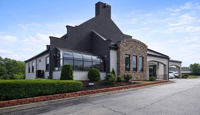 Quarters Inn & Suites