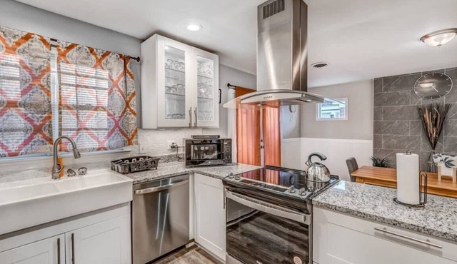 Quarters on Quince - Huge Yard