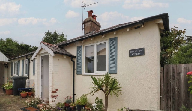 QUAY CLOSE COTTAGE, pet friendly, country holiday cottage in Instow