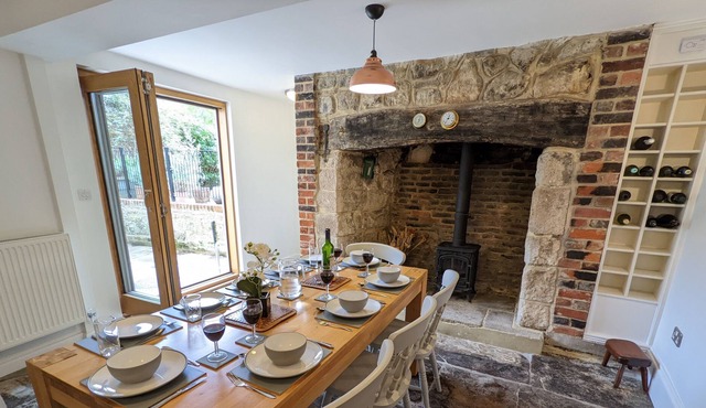 Quay Town House - a house that sleeps 10 guests in 5 bedrooms