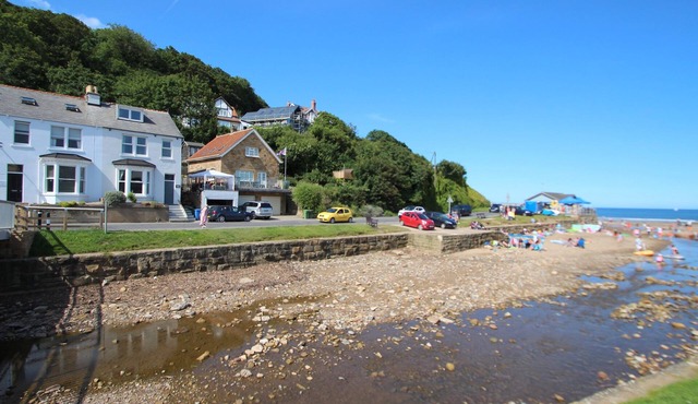 QUAYSIDE, pet friendly, with open fire in Sandsend