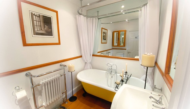 Quayside Quarters * Great Location * Old Town Poole * Free Secure Parking