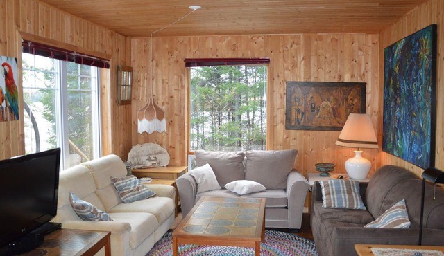 Quebec, chalet at lake Carillon