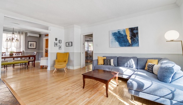 Québec City center, at 15 minutes from everything, 4 chamber, SPA, pool table