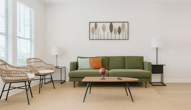 Queen 1BR Worker Ready · Pool & Gym + Washer/Dryer