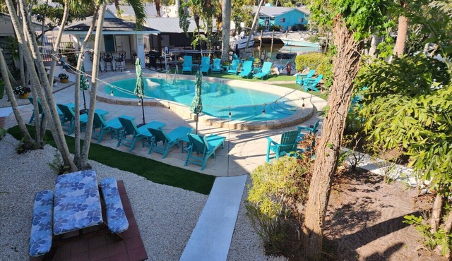 Queen 2nd Floor One Bedroom at Bayshore Inn & Docks